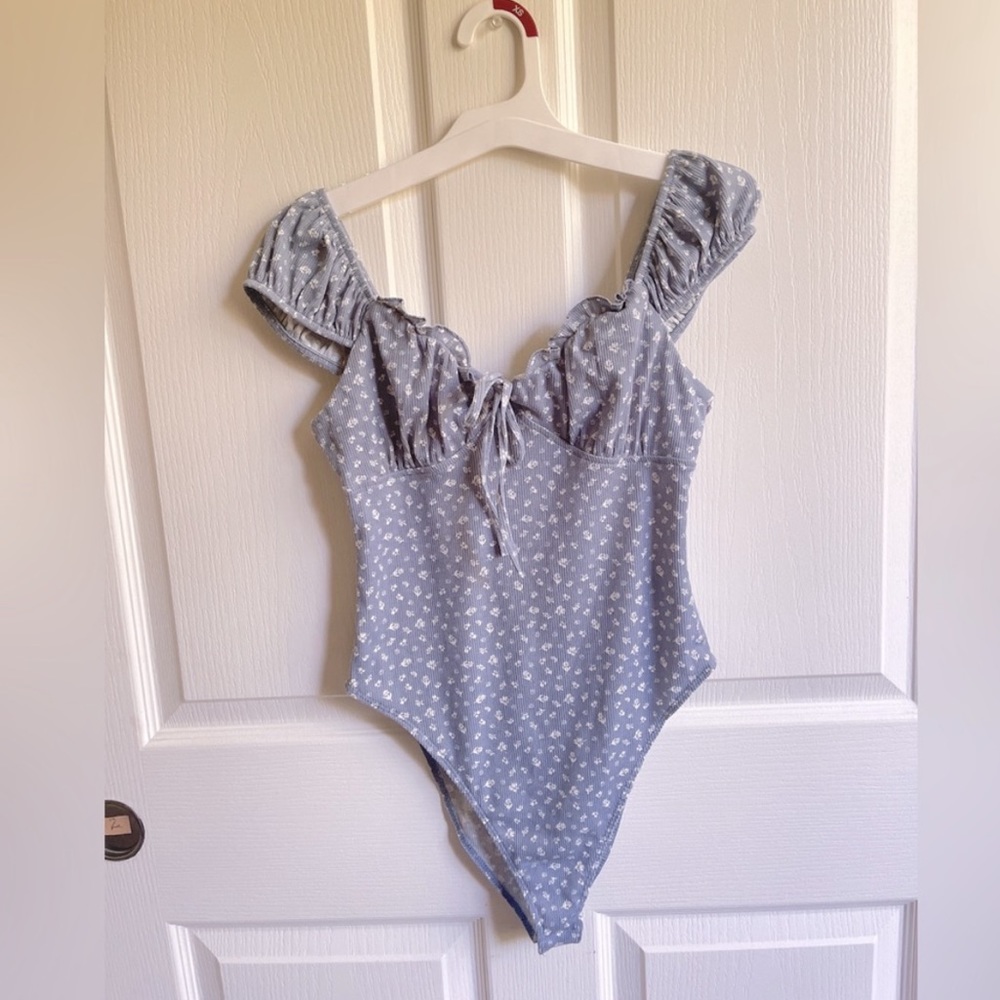 Bodysuits - Picture 3 of 5